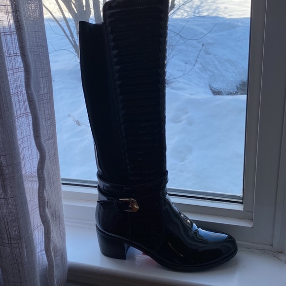 Beautiful patent leather boots - Picture 2 of 6